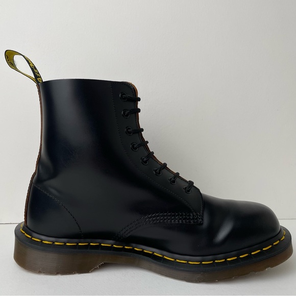 Dr. Martens MIE Black Quilon Leather 1460 England Boots UK 8 - Picture 4 of 16